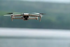 Ein enger Aufnahme eines Drohns im Flug