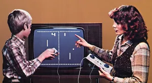 Rechnen / Elektronik, Spiele, erste Videospiel Pong , Mutter mit Sohn, Deutschland, circa 1976.