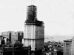 Bau des Woolworth Gebäudes in New York im frühen 20. Jahrhundert