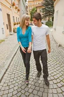 Ehepaar geht spazieren