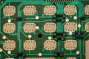 Diese sind detaillierte Ansichten von elektronischen Bauteilen.
