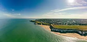 Luftaufnahme über die Küste und weiße Klippen von Botanischer Garten-Bay in England im Vereinigten Königreich