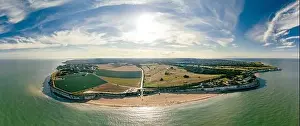 Luftaufnahme über den Strand und weißen Klippen von Botanischer Bay in England im Vereinigten Königreich