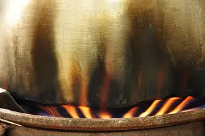 Feuer unter der Kochtöpfchen.