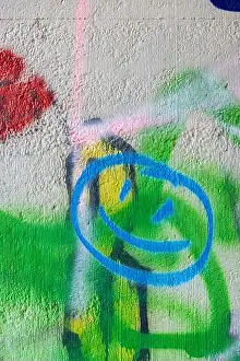 Drucke von Graffiti auf einer Wand, Smiley Straßenkunst Graffiti Drucke: Graffitis auf einer Wand, Smiley.