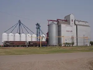 Kornspeicherhaus am Rande der Grenze von Kanada in den Provinzen Saskatchewan und dem Palliser-Triangulum im Bezirk des Brians Martins