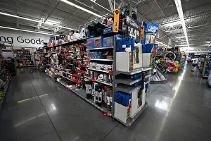 Der Innenraum eines Walmart-Geschäfts