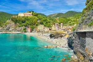 Strand von Monterosso am Meer, Cinque Terre, Ligurien, Italien