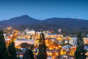 Oregon Eugene Stadtansicht am Abend in den Vereinigten Staaten