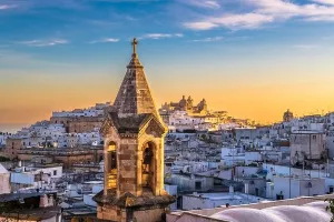 Ostuni, Italien im Provinzbrindisien Region Apulien am Morgen