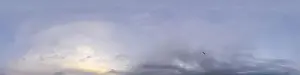 Panorama mit überzogenem Himmel und Stratuswolken im Seamless-Sphärischen Equirektangularen Format