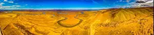 Panorama des Flusses und Waldes