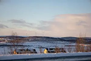 Gerahmter Druck : Panoramischer Bergblick in Kiruna, Schwedisch-Lappland. Tundralandschaft mit dramatischem Januarhimmel. Gerahmter Druck : Panoramischer Bergblick in Kiruna, Schwedisch-Lappland. Tundralandschaft mit dramatischem Januarhimmel.