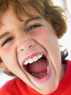 Bildnis eines Jungen, der schreit.