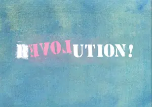 Drucke von Revolution - Liebe Graffiti-Logo auf texturem Wall Straßenkunst Graffiti Drucke: Revolution - Liebe Graffiti-Logo auf texturiertem Wand.
