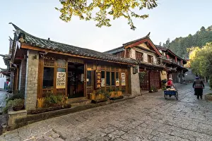 Pop-Art Drucke: Bildhübsche Straße im alten Viertel von Lijiang.