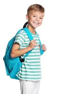 Schuljunge mit Rucksack