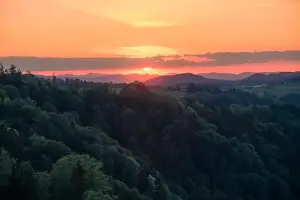 Sonnenuntergang hinter Wolken
