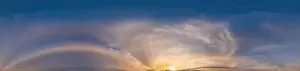Himmelpanorama mit Altostratus-Wolken im Seamless Sphärischen Equirektangularen Format