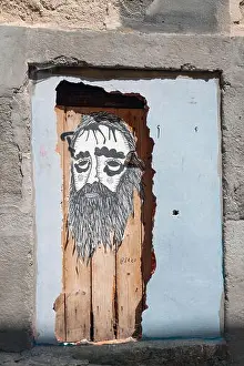 Drucke von Straßenkunst des alten Mannes in der Ecke von Rua da Ponte Nova, Porto, Portugal, Europa Straßenkunst Graffiti Drucke: Straßenkunst des alten Mannes in der Ecke von Rua da Ponte Nova, Porto, Portugal, Europa.