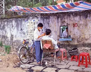 Pop-Art Drucke: Straßenbarbier, Ho-Chi-Minh-Stadt (Saigon), Sozialistische Republik Vietnam