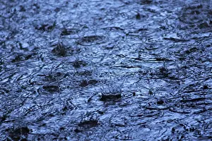 Gerahmter Druck : Sommerregentropfen und Wellen, Bild eines.