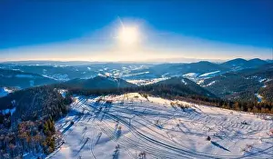 Blick vom Gipfel eines faszinierenden Skigebiets