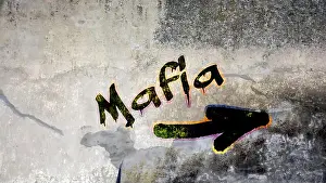 Drucke von Wandgraffiti zur Mafia Wandgraffiti die Richtung Weg zur Mafia Straßenkunst Graffiti Drucke: Wand-Graffiti zur Mafia