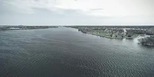 Winter hat geendet und Frühling ist angekommen. Eine Aussicht über den Fox River mit einem Graphitthema