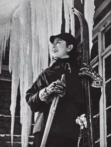 Female Skier Portrait Drucke: Skier