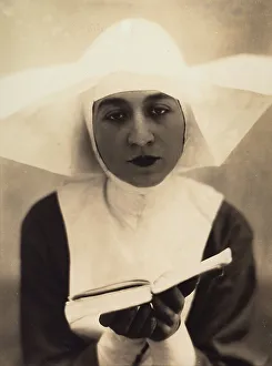 Frau in traditioneller Kleidung