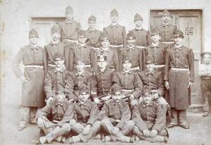 Military Uniform Drucke: An army battallion, in front of the barracks