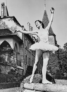 Ballet Dancer Pose Drucke: Ballerina posing