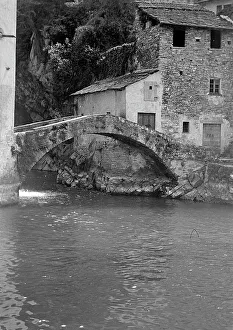 River Course Scenery Drucke: Bridge over the river, Tuscany