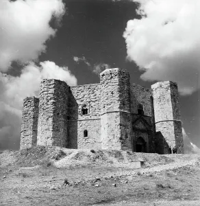 Medieval Castle Structure Drucke: Castel del Monte