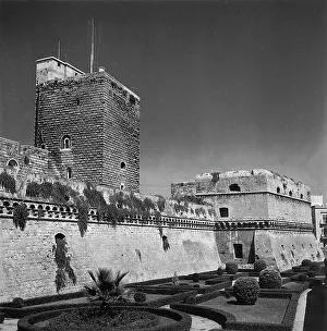 Gothic Buildings In Europe Drucke: The Castello of Bari