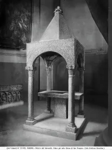 Early Middle Ages Art Drucke: Ciborium with vegetable decorations