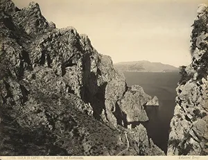 Rock Formations In Sea Drucke: Cliffs with view of the Isle of Capri in the distance
