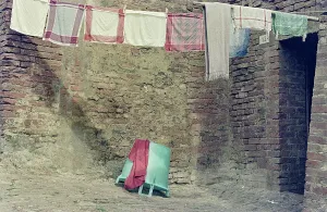Italian Building Elements Drucke: Clothes hanging