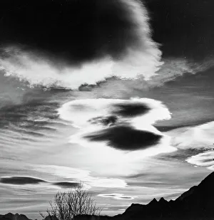 Mountain Cloud Formations Drucke: Clouds over a mountain landscape