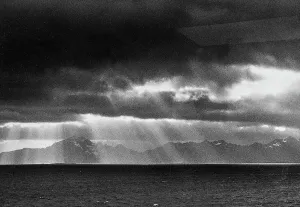 Natural Elements And Phenomena Drucke: Clouds and sunlight on the sea