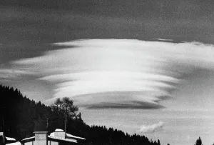 Natural Elements And Phenomena Drucke: Clouds over a wooded landscape