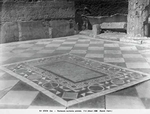 Kos Island Archaeology Drucke: Colored marble floor in a Roman house. Archaeological area of Kos, island of Kos, Greece