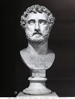 Ancient Roman Emperor Portraits Drucke: Colossal bust of the emperor Antoninus Pius, preserved in the Borghese Gallery, Rome