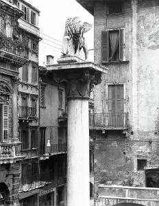 High Renaissance Sculpture Drucke: Column of St. Mark, work of Michele Leoni, kept in Piazza delle Erbe, in Verona