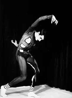 Ballroom Dancer Drucke: Dancer with ball dance
