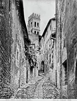 Historic Italian Architecture Photos Drucke: Via dei Marcelli Vecchi, in Assisi