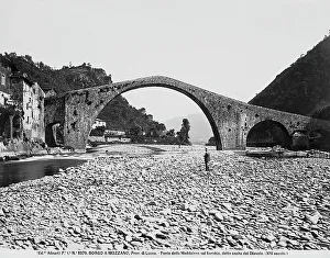 Medieval Bridge Architecture Drucke: Devil's Bridge in Borgo a Mozzano