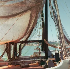 Water Transportation Methods Drucke: Embarking on a sailboat