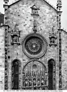 Europe First And Second Millennium A.D Drucke: Detail of the faade of the Cathedral of Como